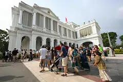 Rumah terbuka di Istana akan menawarkan pengunjung persembahan langsung, gerai aktiviti dan barangan, gerai makanan dan lawatan ke pekarangan Istana.
