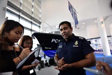 BANTU MANGSA NAHAS FERI: Encik Syed Abu Bakar berkongsi dengan media pengalaman membantu penumpang dan kru feri yang terkandas dekat Pulau Tekong.