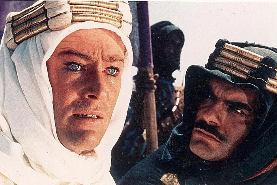 DIIKTIRAF: Omar Shariff (kanan) pelakon Islam pertama mendapat pencalonan dalam Anugerah Academy, bagi Pelakon Terbaik, menerusi filem Lawrence of Arabia pada 1962. - Foto COLUMBIA PICTURES
