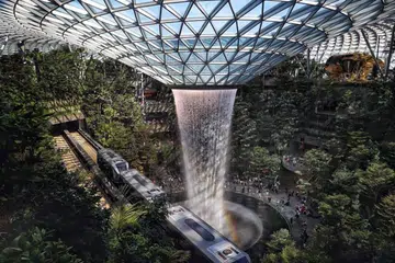 JEWEL DIIKTIRAF: Tarikan terkini di Lapangan Terbang Changi, Jewel, menerima Anugerah Juri Khas di acara Anugerah Mapic tahun ini.
