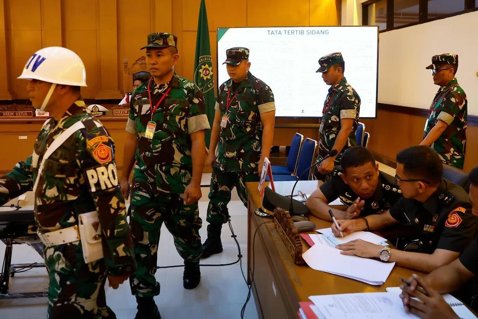 pegawai tentera, Indonesia, asid, aktivis