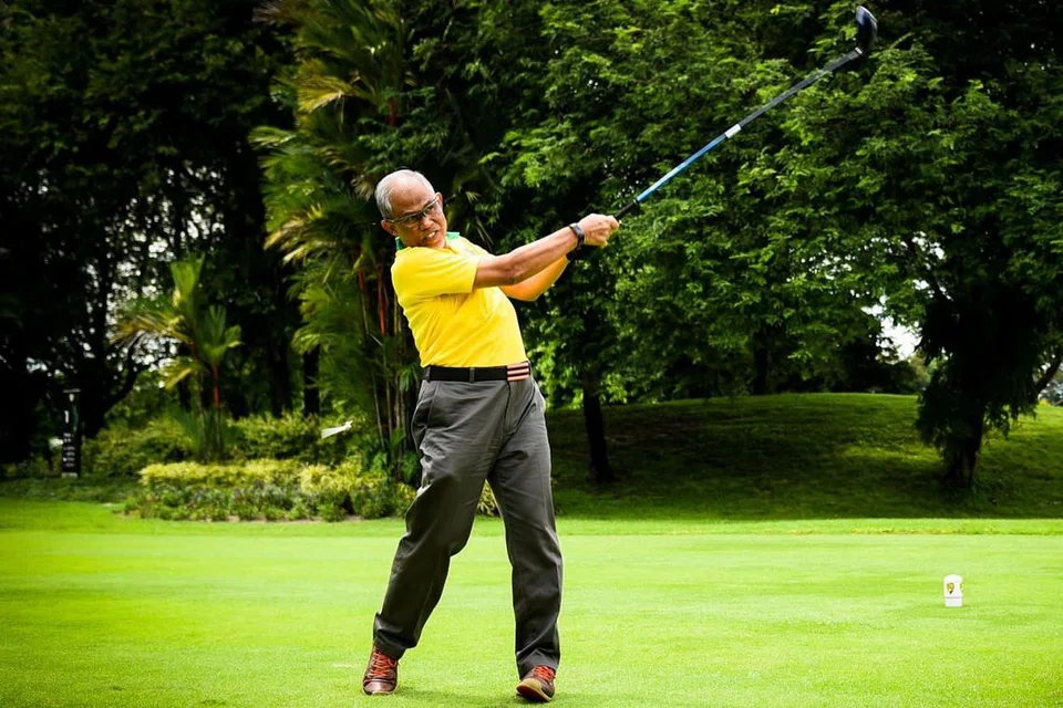 PUKULAN AMAL: Encik Masagos juga turut serta dalam acara golf amal Swing For Hope dalam usaha mengumpul dana untuk Pertapis. - Foto BH oleh MATTHIAS CHONG