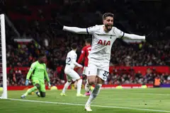 SAMAKAN KEDUDUKAN: Pemain tengah Tottenham Hotspur, Rodrigo Bentancur, meraikan gol yang membantu pasukannya seri 2-2 menentang Manchester United.  