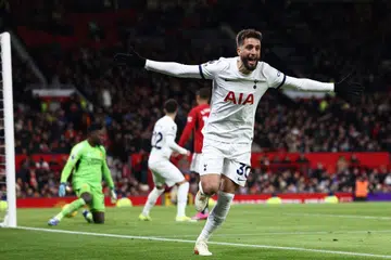 SAMAKAN KEDUDUKAN: Pemain tengah Tottenham Hotspur, Rodrigo Bentancur, meraikan gol yang membantu pasukannya seri 2-2 menentang Manchester United.  