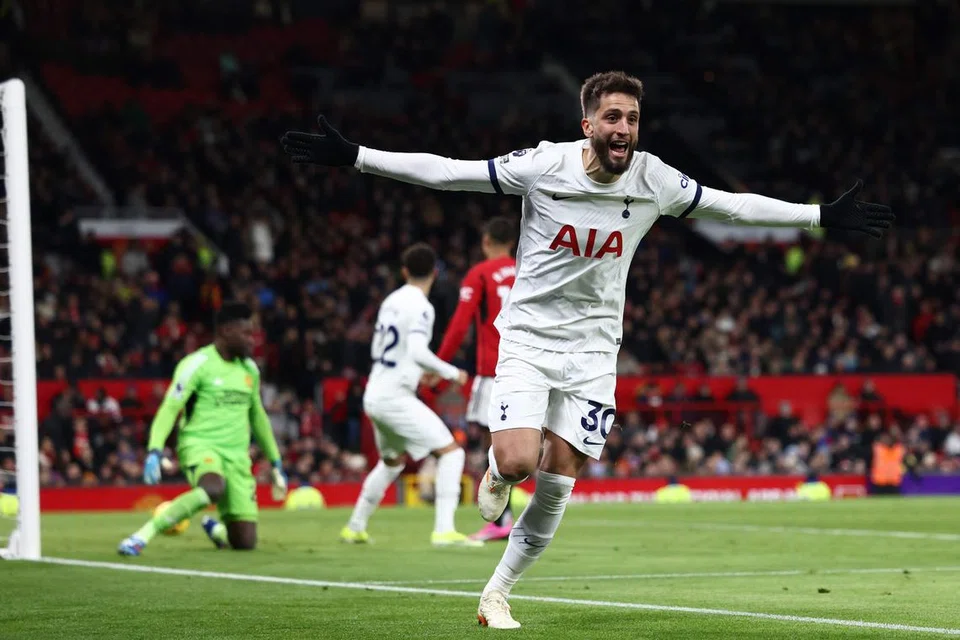 SAMAKAN KEDUDUKAN: Pemain tengah Tottenham Hotspur, Rodrigo Bentancur, meraikan gol yang membantu pasukannya seri 2-2 menentang Manchester United.  