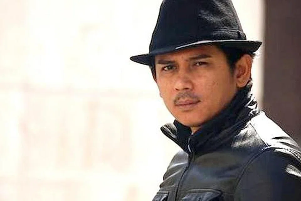 JADI PENGARAH: Zul Huzaimy bakal mengarah telefilem Lebaran 'Projek Bakar Lemak' dan melancarkan jenama baju Melayu tulang belut. - Foto HYE BRO