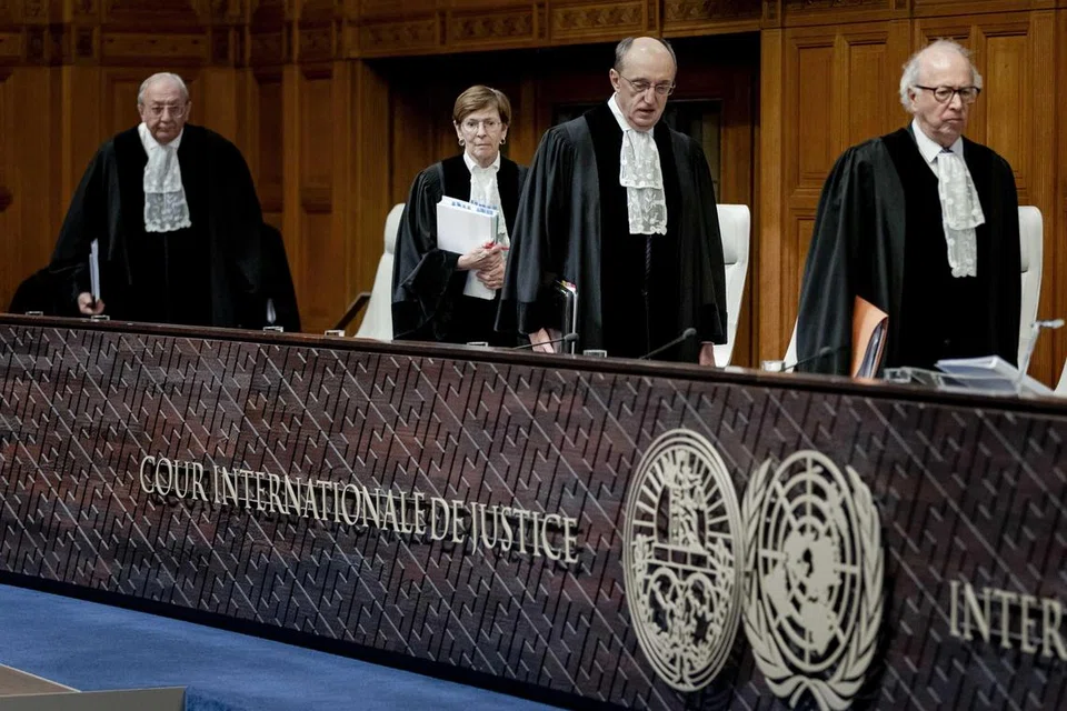 IRELAND BERI SOKONGAN: Barisan hakim memasuki ruang mahkamah  ICJ apabila ia bersidang 11 Januari lalu untuk menghakimi Israel dalam dakwaan genosid pembunuhan beramai-ramai di Gaza.