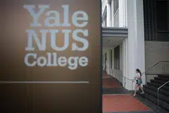 HENTI TERIMA PELAJAR: Kolej Yale-NUS College tidak lagi akan terima pelajar baru. Seramai 240 mahasiswa baru yang diterima di Yale-NUS awal bulan ini akan menjadi kohort terakhirnya. - Foto fail