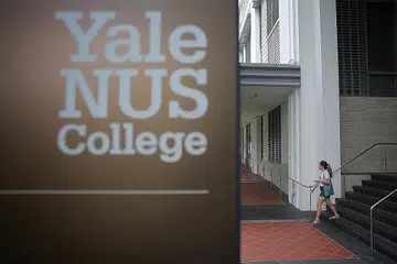 HENTI TERIMA PELAJAR: Kolej Yale-NUS College tidak lagi akan terima pelajar baru. Seramai 240 mahasiswa baru yang diterima di Yale-NUS awal bulan ini akan menjadi kohort terakhirnya. - Foto fail