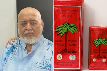  Allahyarham Abdul Razak Sibli merupakan anggota keluarga terakhir yang mewarisi perniagaan Teh Cap Pokok Kelapa, Haroon Bin Ali, sebelum ia diambil alih pemilik baru pada 2021.