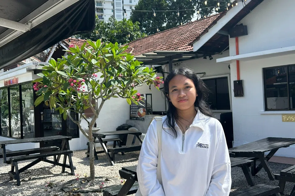 Siti Nursyahirah Asyiqin Suwardi, bekas pelajar Maktab Rendah Kebangsaan yang melanjutkan pelajaran ke Univerisiti Teknologi Nanyang.