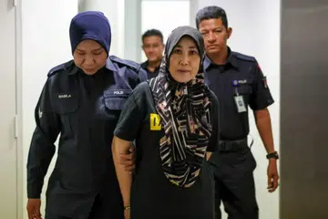 Norizan Ismail (tengah) layak dibicarakan berdasarkan laporan pemeriksaan psikiatri diperoleh dari Hospital Permai, Johor.