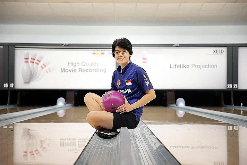 MUNCUL NAIB JUARA: Cherie Tan muncul naib juara Terbuka Wanita Amerika Syarikat selepas beliau kecundang di final kepada wakil Amerika Josie Barnes. Beliau menjatuhkan 194 pin untuk kalah tipis 194-198 dalam final acara 'step-ladder' kelmarin. - Foto fail