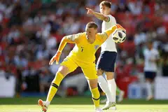 PRESTASI MEYAKINKAN: Penjaga gawang England, Jordan Pickford (jersi kuning), menunjukkan prestasi meyakinkan semasa pasukannya menewaskan Nigeria 2-1 dalam satu perlawanan persahabatan menjelang Piala Dunia pada Sabtu lalu. - Foto REUTERS