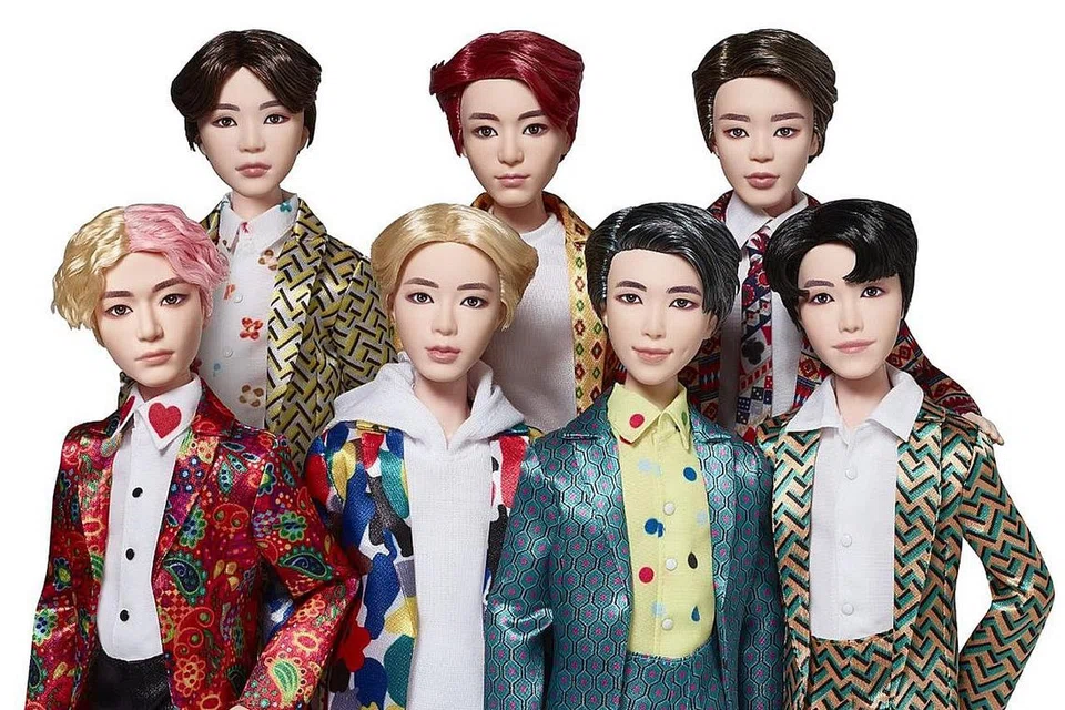 BAWA PULANG BTS: Tujuh patung kumpulan boyband Korea, BTS ini bakal dijual di beberapa gedung beli-belah dan kedai buku dengan harga $244.93 mulai 15 Ogos ini. - Foto MATTEL