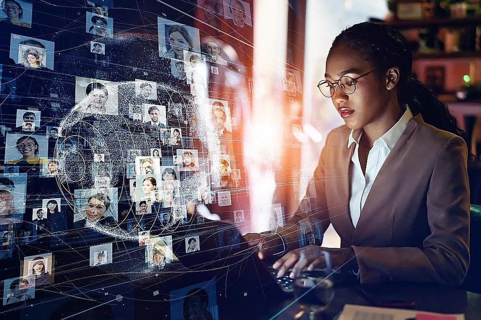 MELINDUNGI DATA PERIBADI: Akta Perlidungan Data Peribadi (PDPA) ini melindungi semua data peribadi, elektronik dan bukan elektronik, dan tidak kira sama ada data itu betul ataupun tidak. Bagaimanapun, apa-apa data yang diberikan bagi keperluan perniagaan tidak terlindung dalam akta tersebut. - Foto ISTOCK