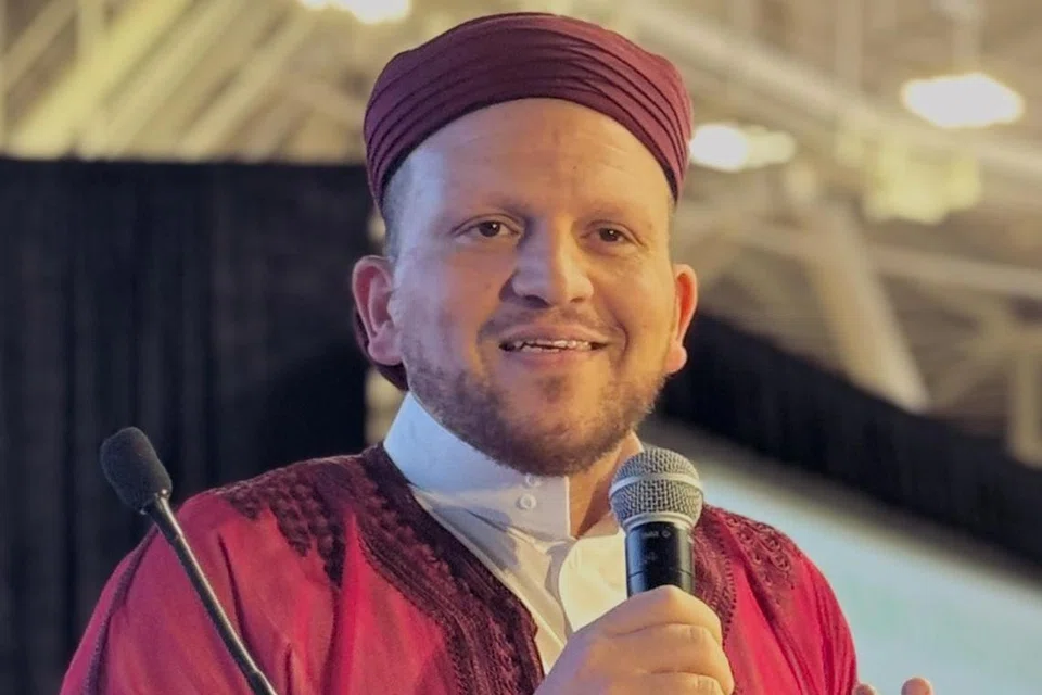 Buat julung-julung kalinya, Imam Ibrahim Bakeer, bakal ke Singapura untuk memeriahkan program khas anjuran Masjid Alkaff Kampung Melayu.