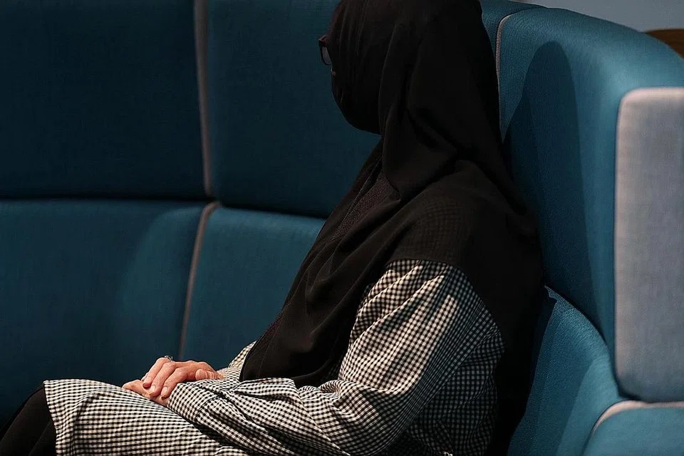 PENGORBANAN SEORANG IBU: Memikul tanggungjawab besar sebagai pengasuh membuat Cik Aisha lupa menjaga kesejahteraannya sendiri. Namun kini beliau menyedari peri penting menjaga kesihatan jangka panjang diri beliau demi anaknya. - Foto BH oleh TIMOTHY DAVID