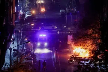 Kereta terbakar di sebatang jalan ketika satu protes berlangsung di Tehran, Iran, pada 8 Januari. Kementerian Ehwal Luar Singapura (MFA) menasihatkan rakyat Singapura yang berada di Iran supaya mengelakkan demonstrasi serta kawasan yang menjadi tumpuan orang ramai.