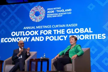 Presiden Tharman Shanmugaratnam dan Pengarah Urusan Dana Kewangan Antarabangsa (IMF), Dr Kristalina Georgieva, semasa sesi perbincangan yang diadakan di Sekolah Dasar Awam Lee Kuan Yew, pada 7 Oktober.