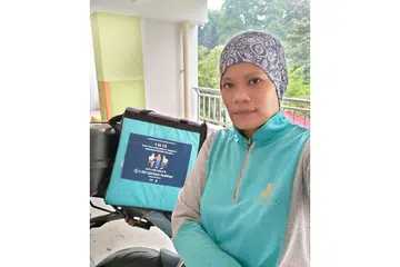 MAHU CEGAH PERBUATAN BUNUH DIRI: Cik Noryatti Sharil menyertai program SOS yang mengajar peserta mengenal pasti dan menyokong orang dalam kesusahan kerana didorong hasrat membantu orang dan mencegah perbuatan bunuh diri. - Foto ihsan NORYATTI SHARIL