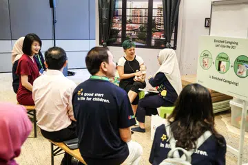 Membina hubungan dan kepercayaan dengan keluarga adalah peranan pertama dan paling kritikal untuk pengamal KidSTART dan agensi-agensi yang menyokong program tersebut.