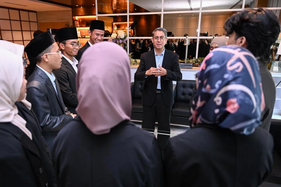 Faishal Ibrahim, biasiswa, Muis, Syed Isa Semait