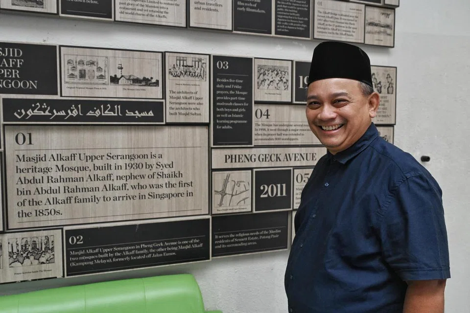 Pengerusi Eksekutif Masjid Alkaff Upper Serangoon, Encik Mohamed Azhar Khalid, ingin memanfaatkan kelebihan masjid itu sebagai monumen negara untuk mengenalkan Islam kepada masyarakat bukan Muslim. 