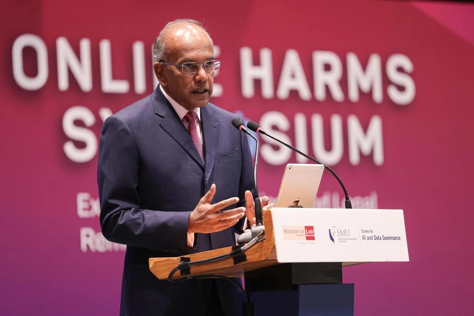 PERLU PERHALUSI UNDANG-UNDANG: Menteri Ehwal Dalam Negeri merangkap Undang-Undang, Encik K. Shanmugam, berkata undang-undang Singapura perlu diperhalusi demi melindungi mangsa bahaya dalam talian.