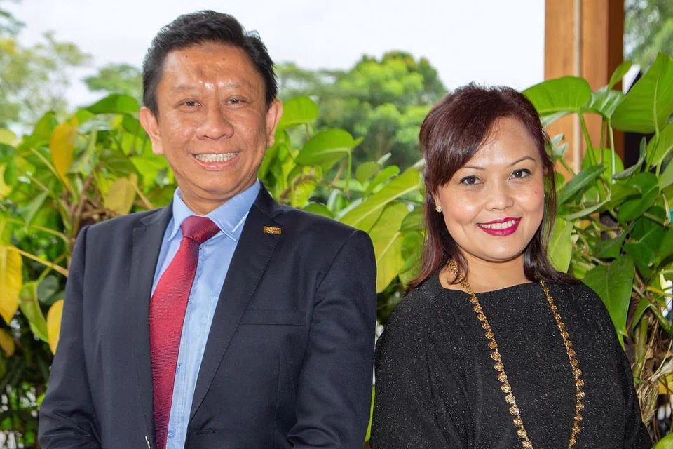 SUMBANGAN DIIKTIRAF: Encik Shafie dan Cik Yasmin adalah antara 37 alumni NTU yang diberi penghormatan atas pencapaian serta sumbangan cemerlang mereka kepada universiti tersebut dan masyarakat. - Foto BH oleh ZALEHA ABDUL KADER