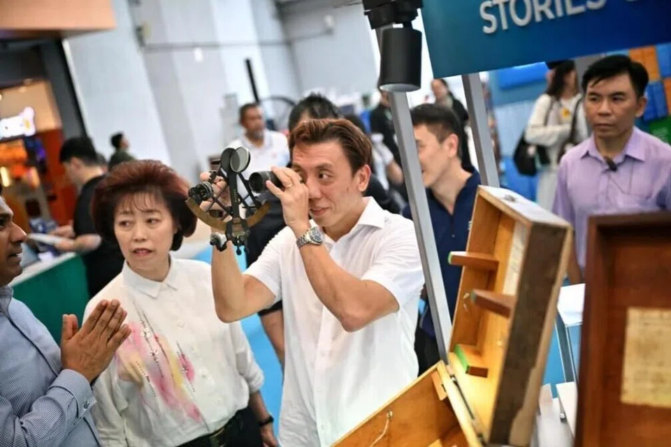 Pemangku Menteri Pengangkutan, Encik Jeffrey Siow pada majlis pelancaran Voyage Beyond: Reimagining Maritime Singapore di Lot One Shoppers’ Mall pada 25 Mei.