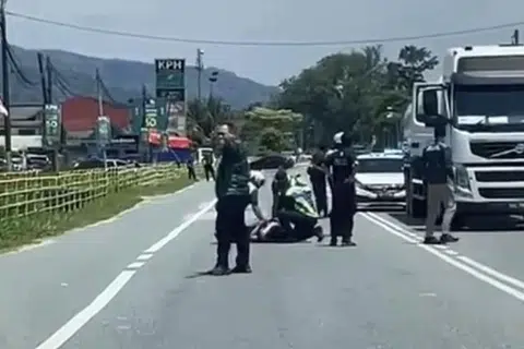 tiarap, jalan raya, batu pahat, johor, murung