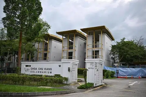 Hanya keluarga terdekat dengan tempahan dan permit yang diperlukan akan dibenarkan memasuki Garden of Peace di Kompleks Tanah Perkuburan Choa Chu Kang terutamanya pada 13 hari sibuk daripada 16 Mac hingga 14 April.