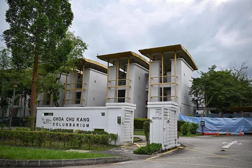 Hanya keluarga terdekat dengan tempahan dan permit yang diperlukan akan dibenarkan memasuki Garden of Peace di Kompleks Tanah Perkuburan Choa Chu Kang terutamanya pada 13 hari sibuk daripada 16 Mac hingga 14 April.