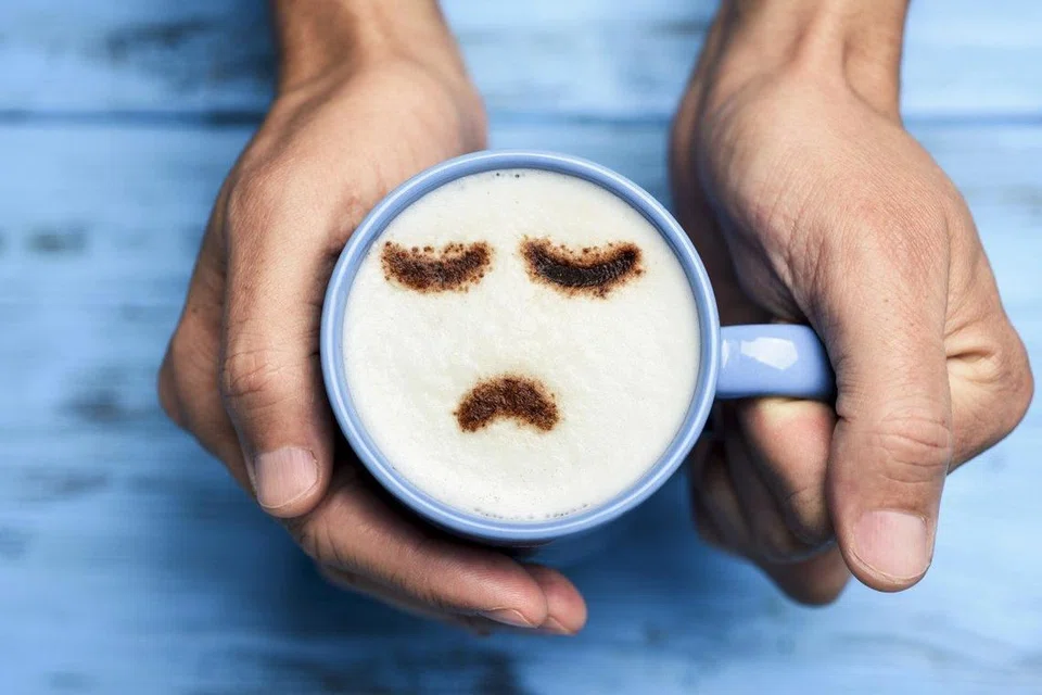 sajak, keadaan, di sini di sana, amra 