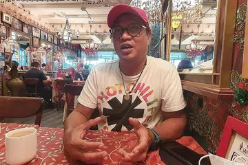YANG BILANG: Penyair, Rafaat Hamzah, akan memberi tumpuan kepada kerja seni termasuk melukis dan berharap dapat kembali semula ke Yogyakarta, Indonesia, yang memberinya ketenangan dan aspirasi untuk berkarya. - Foto BH oleh CHAIRUL FAHMY HUSSAINI