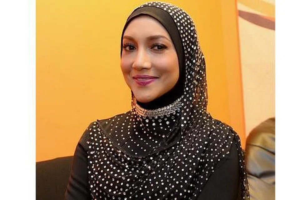 IBU PRIHATIN: Ziana Zain lebih senang mengajak anak-anaknya berbincang sambil menyemai keyakinan diri dalam jiwa mereka. - Foto-foto TUKIMAN WARJI 