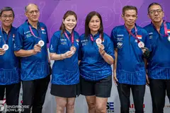 Pemain boling Singapura (dari kiri) Philip Tang, Adam Chew, Karen Song, Jessie Lim, Hairon Awang, dan Paiman Dali, raih pingat dalam acara beregu untuk tiga divisyen berbeza iaitu lelaki lebih senior, lelaki senior, dan wanita senior.