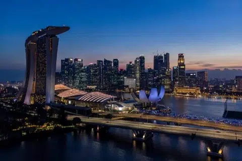 Laporan HSBC pada 2022 mengenai peningkatan kekayaan Asia meramalkan jumlah jutawan di Singapura meningkat kepada 700,000 orang menjelang 2030.