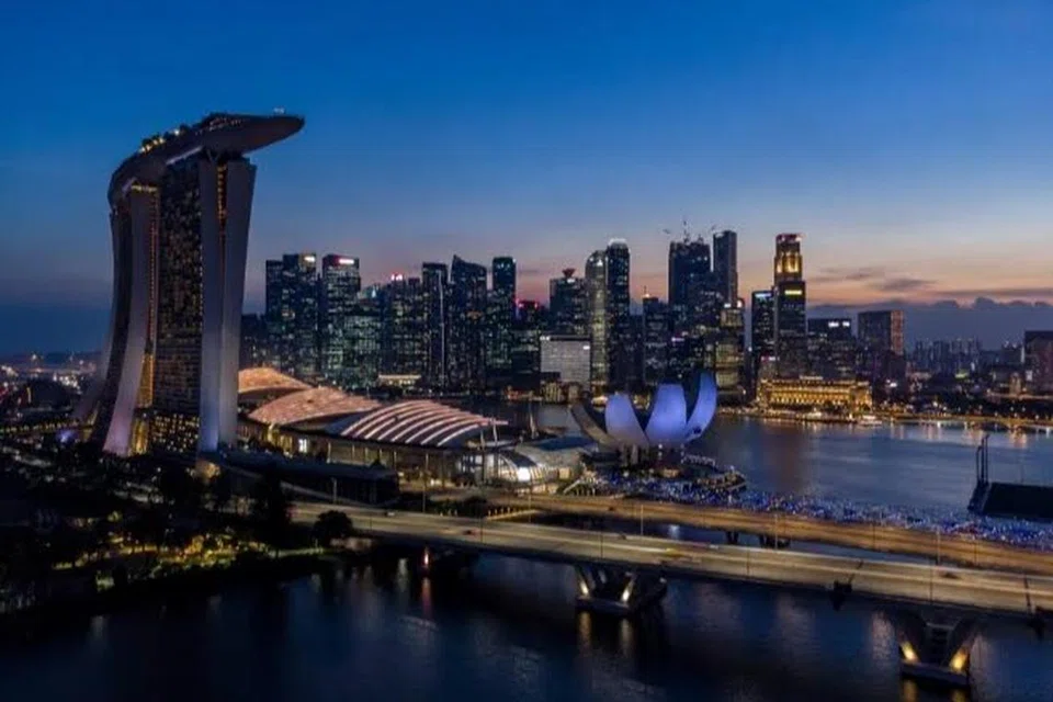 Laporan HSBC pada 2022 mengenai peningkatan kekayaan Asia meramalkan jumlah jutawan di Singapura meningkat kepada 700,000 orang menjelang 2030.