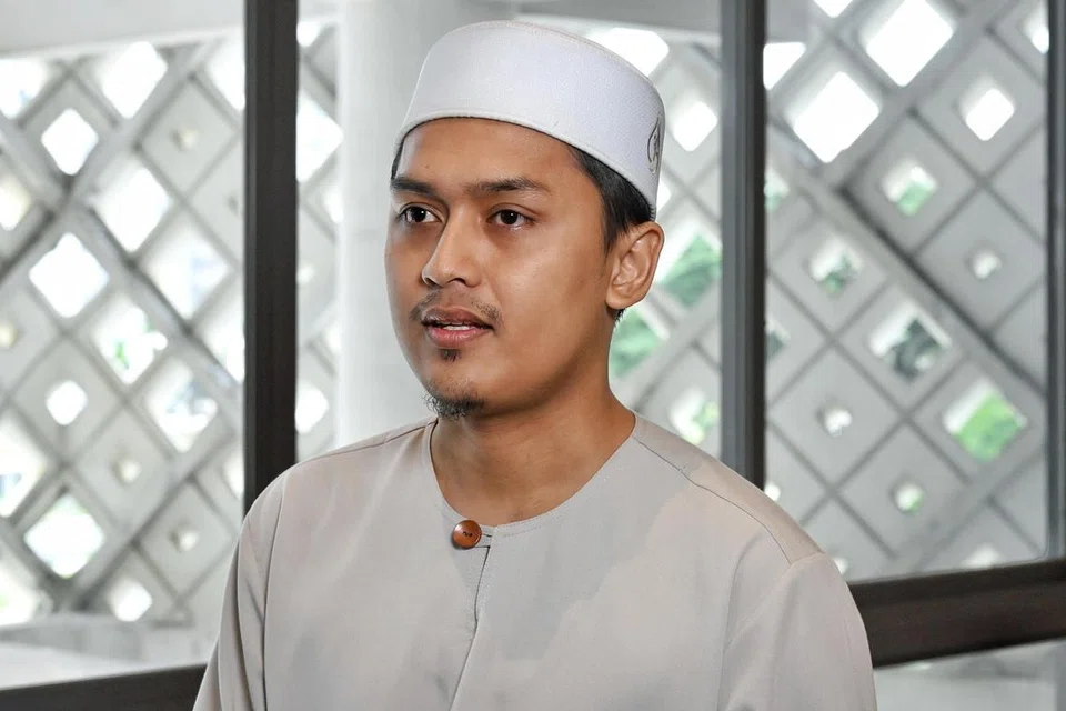 Pegawai Dakwah Masjid Al-Iman ,Ustaz Amir Amri Alfian. 