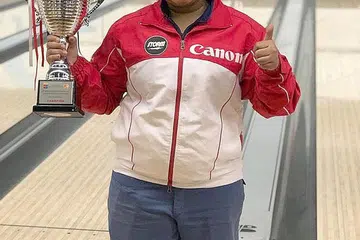 JUARA: Iliya adalah warga Singapura ketiga memenangi kejuaraan di luar negeri sejak beberapa bulan lalu. Mei lalu, Charlene Lim, memenangi Terbuka Antarabangsa Malaysia, sementara rakan sepasukan Amabel Chua, memenangi Terbuka Filipina bulan lalu. - Foto SINGAPORE BOWLING FEDERATION