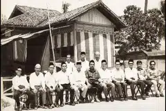Penghijrahan orang Bawean ke Singapura bermula pada abad ke-19, didorong oleh faktor seperti perdagangan, pertanian dan permintaan buruh. 