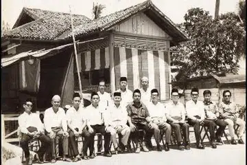 Penghijrahan orang Bawean ke Singapura bermula pada abad ke-19, didorong oleh faktor seperti perdagangan, pertanian dan permintaan buruh. 