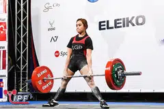 CIPTA SEJARAH: Farhanna berjaya mengangkat seberat 200.5 kilogram di Kejohanan Angkat Berat Klasik Terbuka Dunia 2022 di Sun City, Afrika Selatan untuk memecah rekod dunia dan merangkul gelaran juara bagi kategori 'dead lift' bawah 52 kilogram wanita. - Foto FACEBOOK / PERSEKUTUAN ANGKAT BERAT ANTARABANGSA