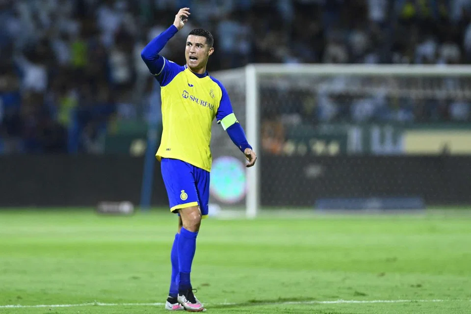 PEMINDAHAN BERPROFIL TINGGI: Cristiano berpindah ke kelab Al-Nassr pada Januari 2023 dalam apa yang dikatakan pemindahan paling berprofil tinggi dalam liga Saudi. Pemain asal Portugal itu dilepaskan daripada Manchester United pada November 2022 sebelum menandatangani kontrak dua setengah tahun. Butiran kewangan berkenaan gaji yang ditawarkan tidak didedahkan.