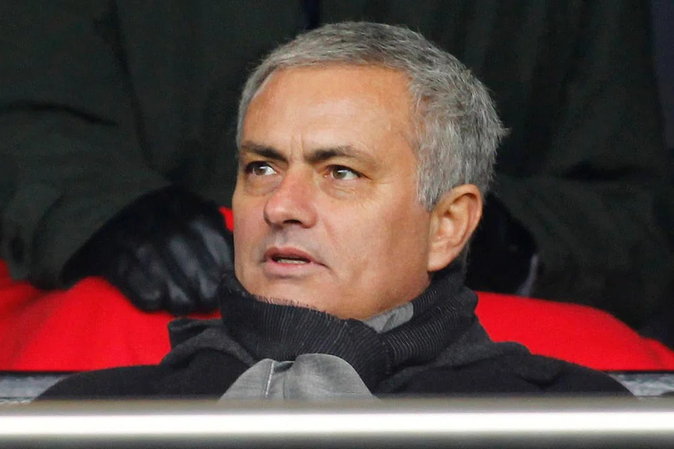 AMBIL ALIH TUGAS: Manchester United yang semakin hilang yakin dengan kemampuan Van Gaal dijangka mengalihkan tumpuan kepada Mourinho (gambar) yang reputasi dan kemampuannya sudah pun teruji dalam Liga Perdana. - Foto REUTERS 