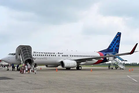 PENERBANGAN TIDAK LAGI DIGANTUNG: Dengan terjalin kembali kerjasama dengan Garuda, 18 pesawat Sriwijaya Air yang dianggap tidak layak terbang akan dapat kembali beroperasi. - Foto AFP