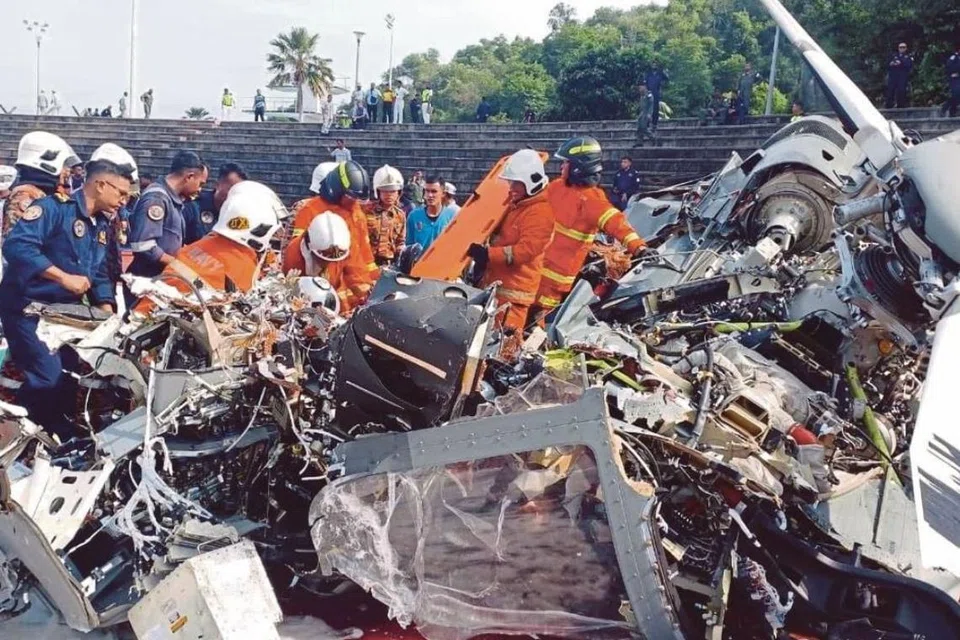 Tragedi dua helikopter Tentera Laut Diraja Malaysia (TLDM) bertembung di udara sebelum terhempas sehingga mengorbankan 10 anggota dan pegawai TLDM pada 23 April 2024 di Pangkalan TLDM Lumut, Perak, akan kekal dalam lipatan sejarah hitam Malaysia.
