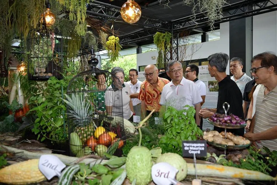 Timbalan Perdana Menteri, Encik Gan Kim Yong (tiga dari kanan) semasa majlis pembukaan Festival Hortikultur (HortFest) pada 23 Ogos.